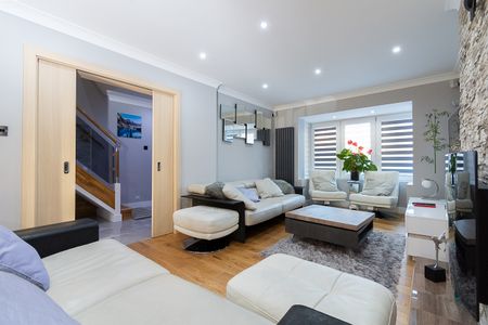 5 Bedroom to rent - Photo 2