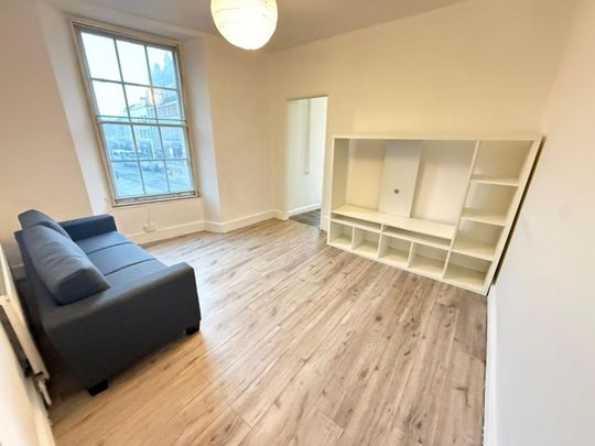 Deptford Broadway, London - Photo 1