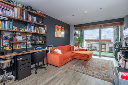 1 Bed Flat, Suntrap Court, E3 - Photo 2