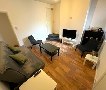 1 bedroom in a house share to rent - Photo 2