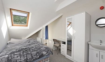 Recently Renovated 5 Bedroom En Suite Home in Central Sheffield - Photo 3