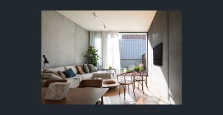 Spacious, Modern 4 Bedroom House - The Perfect Urban Home (Unfurnished) - Photo 2