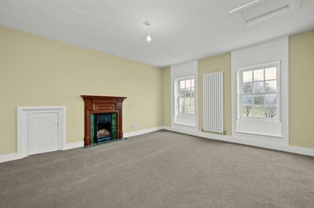 A charming country cottage with generous living spaces and countryside view. - Photo 3