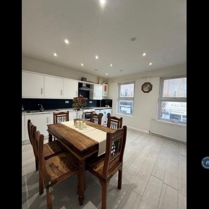 1 bedroom in a house share to rent - Photo 1