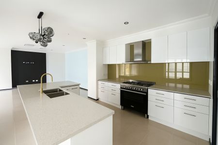 Spacious Family Home in Prime Cranbourne East Location - Photo 4