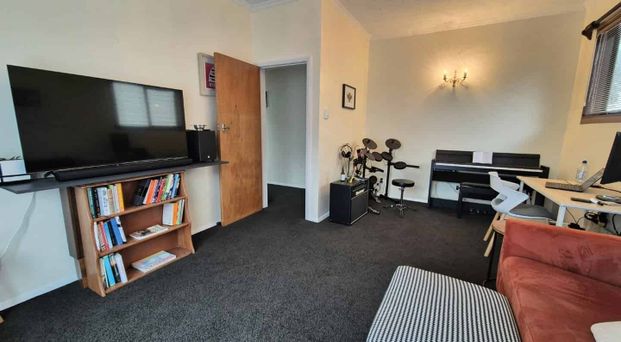 Charming 2-Bedroom Home in the Heart of Island Bay - Photo 1