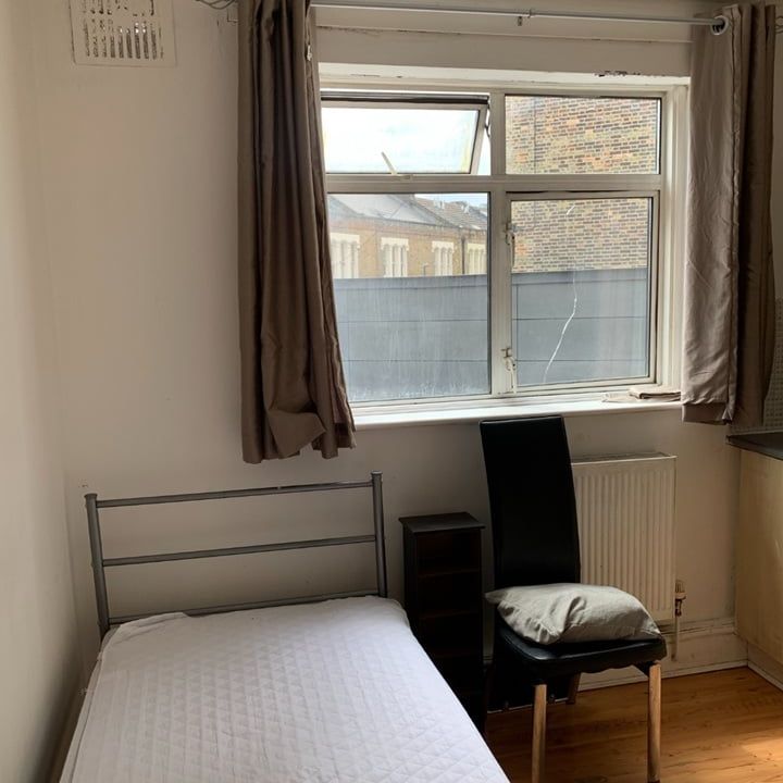Bedsit, King's Cross Road, WC1X - Photo 1