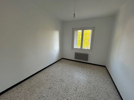 MOULEZAN- Vaste appartement T4 de 77m² ensoleillé avec terrasse et remise proche des commodités. - Photo 4