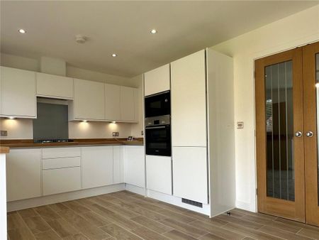 3 bedroom semi-detached house to rent - Photo 5