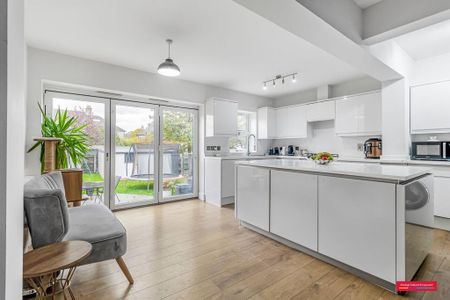 5 bedroom semi-detached house to rent - Photo 2