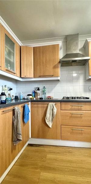 1 bedroom in a house share to rent - Photo 1