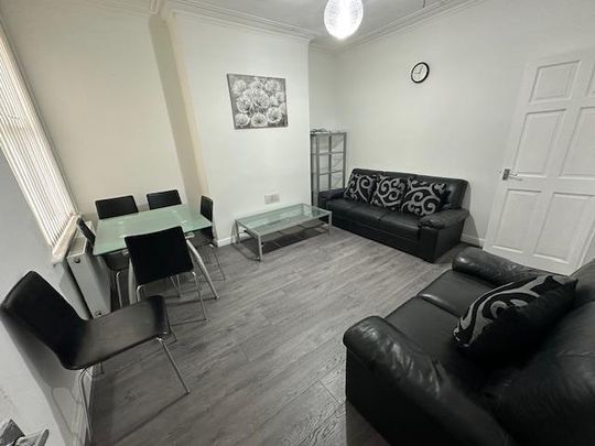 4 bedroom terraced house to rent - Photo 1