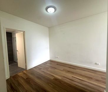 Modern 2 Bedroom Apartment in Prime Location INSP: MON 8/12 12:30pm... - Photo 6