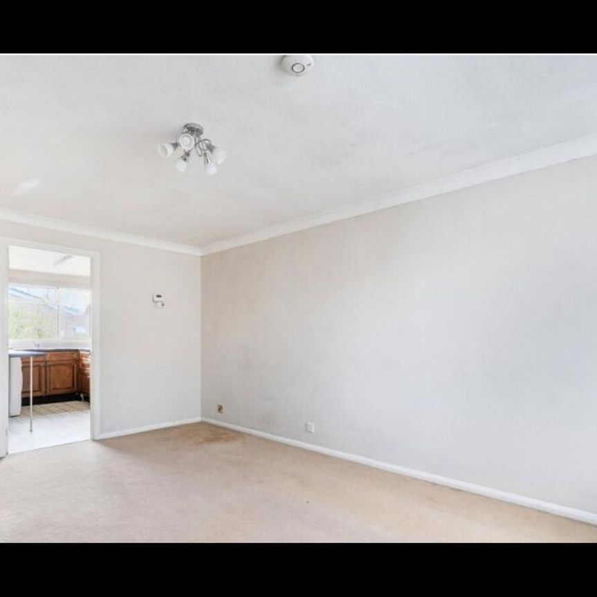 2 Bed Flat, Fulmead Road, RG30 - Photo 1