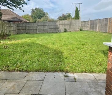 3 bedroom detached bungalow to rent - Photo 2