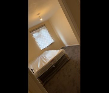 Room in a Shared House, Stoneycroft Close, SE12 - Photo 2