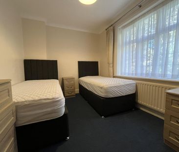 3 bedroom flat to rent - Photo 3