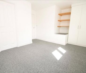 4 bedroom terraced house to rent - Photo 4
