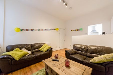 3 bed flat to rent in Dinsdale Road, Sandyford, NE2 - Photo 2