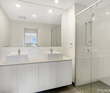 TOP-FLOOR PENTHOUSE IN PERFECT LOCATION! - Photo 6