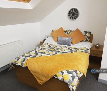 1 bedroom in a flat share to rent - Photo 3