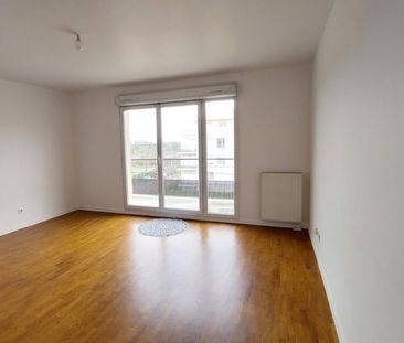 location Appartement T2 DE 43.44m² À ELANCOURT - Photo 2