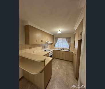 LOW MAINTENANCE TOWNHOUSE - Photo 4