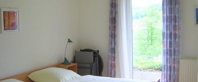 Möbliertes 2 Zimmer-Appartement mit Küchenzeile und Terrasse in sehr gepflegter Wohnanlage - Photo 1