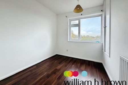 St Lukes Close - Photo 2