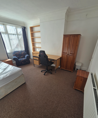 5 Bed Student Accommodation - Photo 5