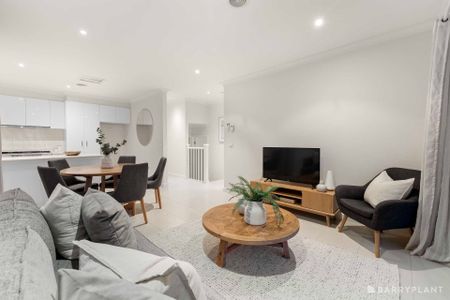 Low-Maintenance Living, Generous Space & Exceptional Convenience in Ringwood - Photo 2