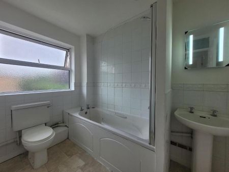 3 bedroom semi-detached house to rent - Photo 3