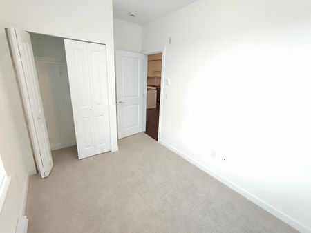Brand New Spacious Three Bedroom in Fleetwood Village - Photo 4