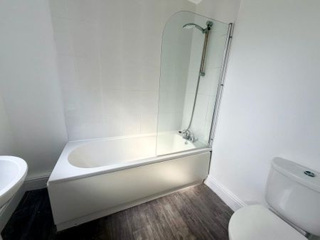 4 bedroom terraced house to rent - Photo 3