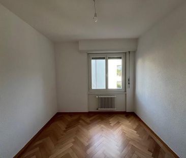 Bel appartement de 2.5 pièces au 1er étage partiellement rénové - Photo 1