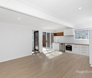 6 MONTH LEASE Freshly Renovated Double-Fronted Home in the Heart of... - Photo 4