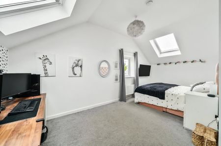 3 bedroom semi-detached house to rent - Photo 5