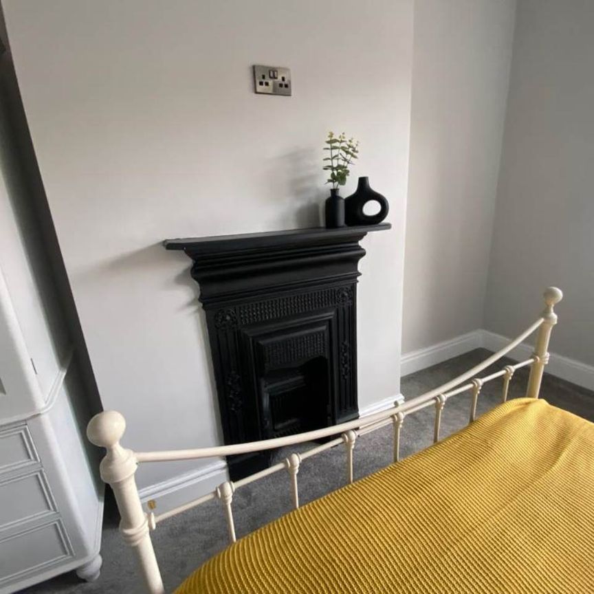 Sunnybank Avenue, Horsforth, - Photo 1