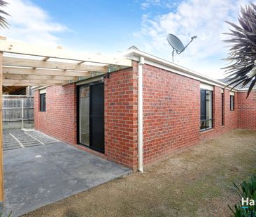 Spacious 3-Bedroom Home in Mernda - Photo 5