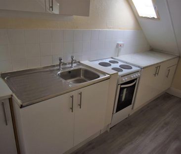 2 bedroom Flat To Let - Photo 3