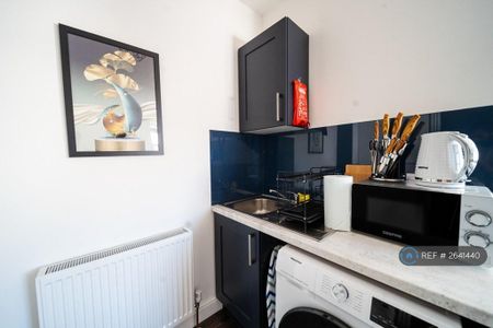 1 bedroom flat to rent - Photo 5