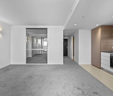 Stylish Apartment Living in the Prestigious Green Square Complex - Photo 1