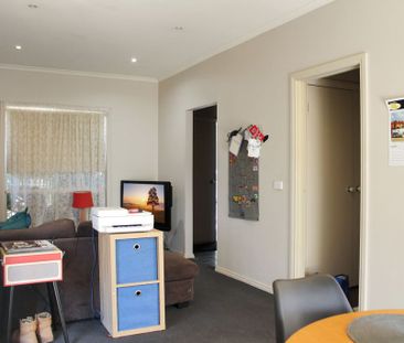 TWO BEDROOM HOME CLOSE TO SHOPS - Photo 3