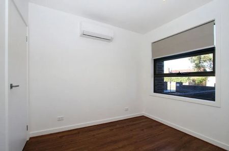 2/14 Croft Crescent, Reservoir VIC 3073 - Photo 3