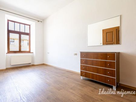 Pronájem bytu 2+1 92 m2 - Fotografie 2
