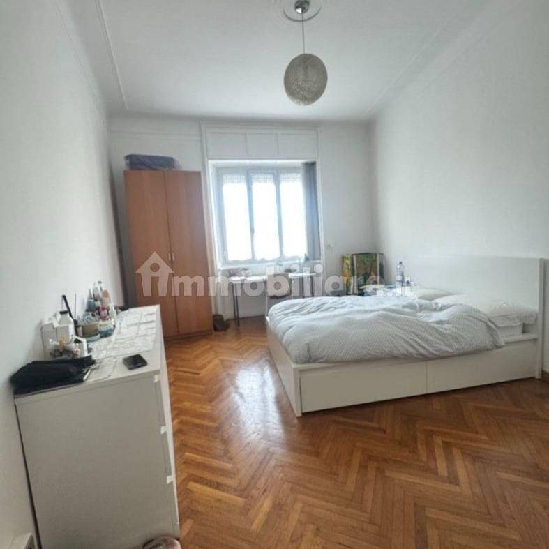 Trilocale via Francesco Sforza 14, Borgogna - Largo Augusto, Milano - Foto 1