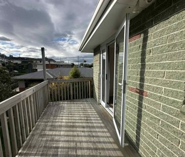 Sunny and spacious in Bradford! - Photo 1