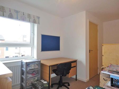 4 bedroom end of terrace house to rent - Photo 5