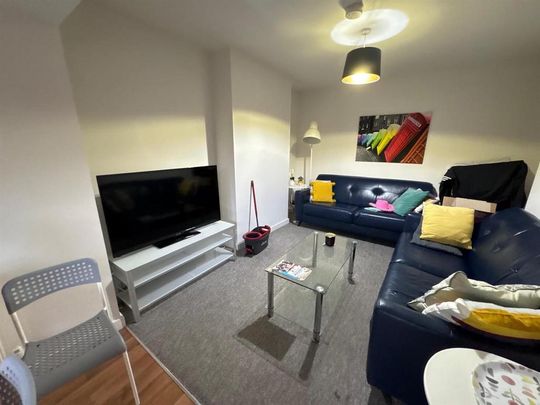 1 bedroom in a house share to rent - Photo 1