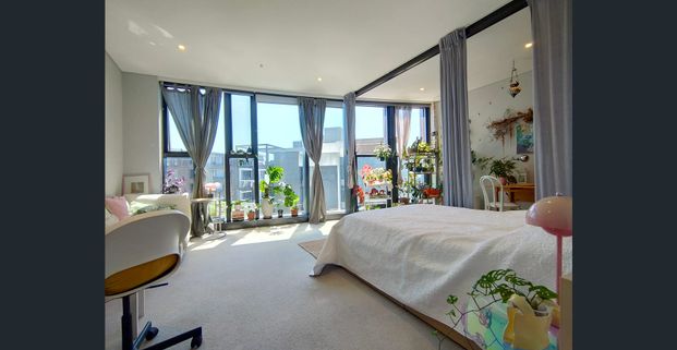 Stylish 1 Bedroom Apartment（ Part Furnished) - Photo 1